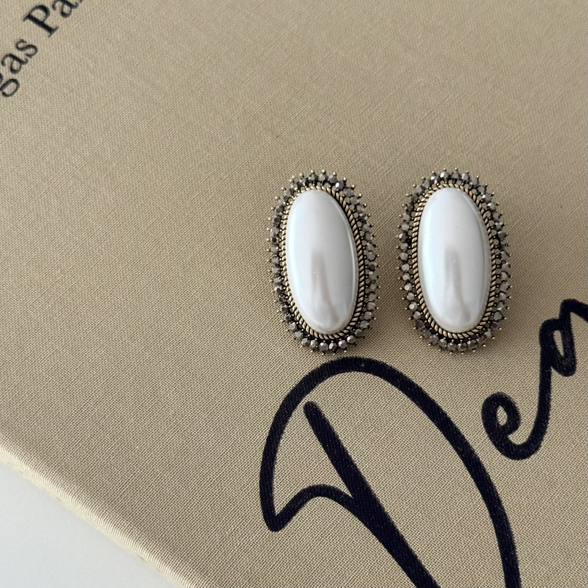 İnci oval küpe