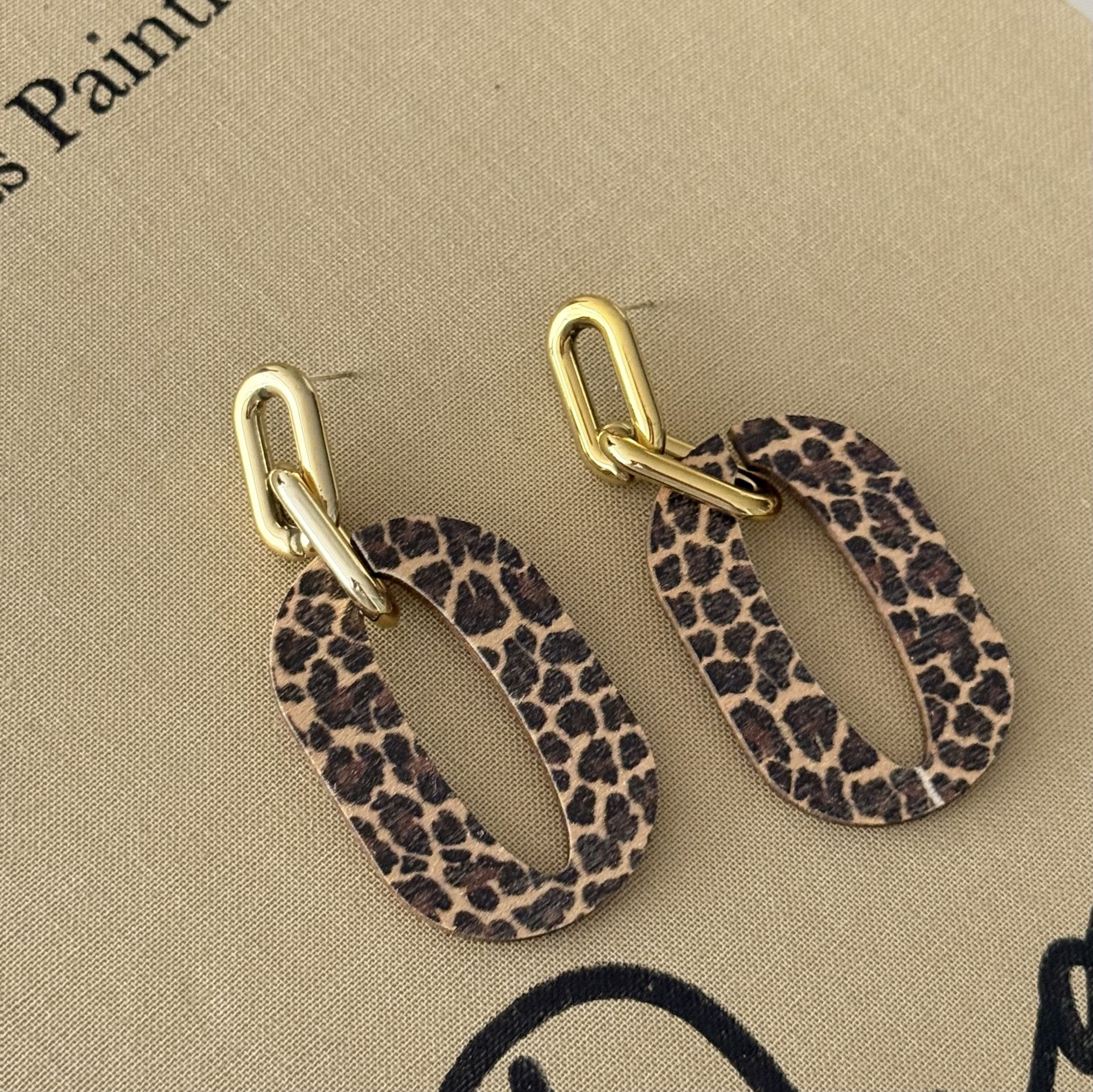 Leopar sallantılı küpe