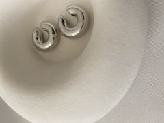 C bombe Earcuff